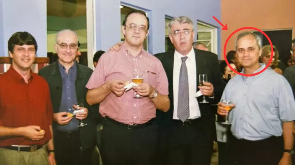 Papa Leão XIV bebendo cerveja
